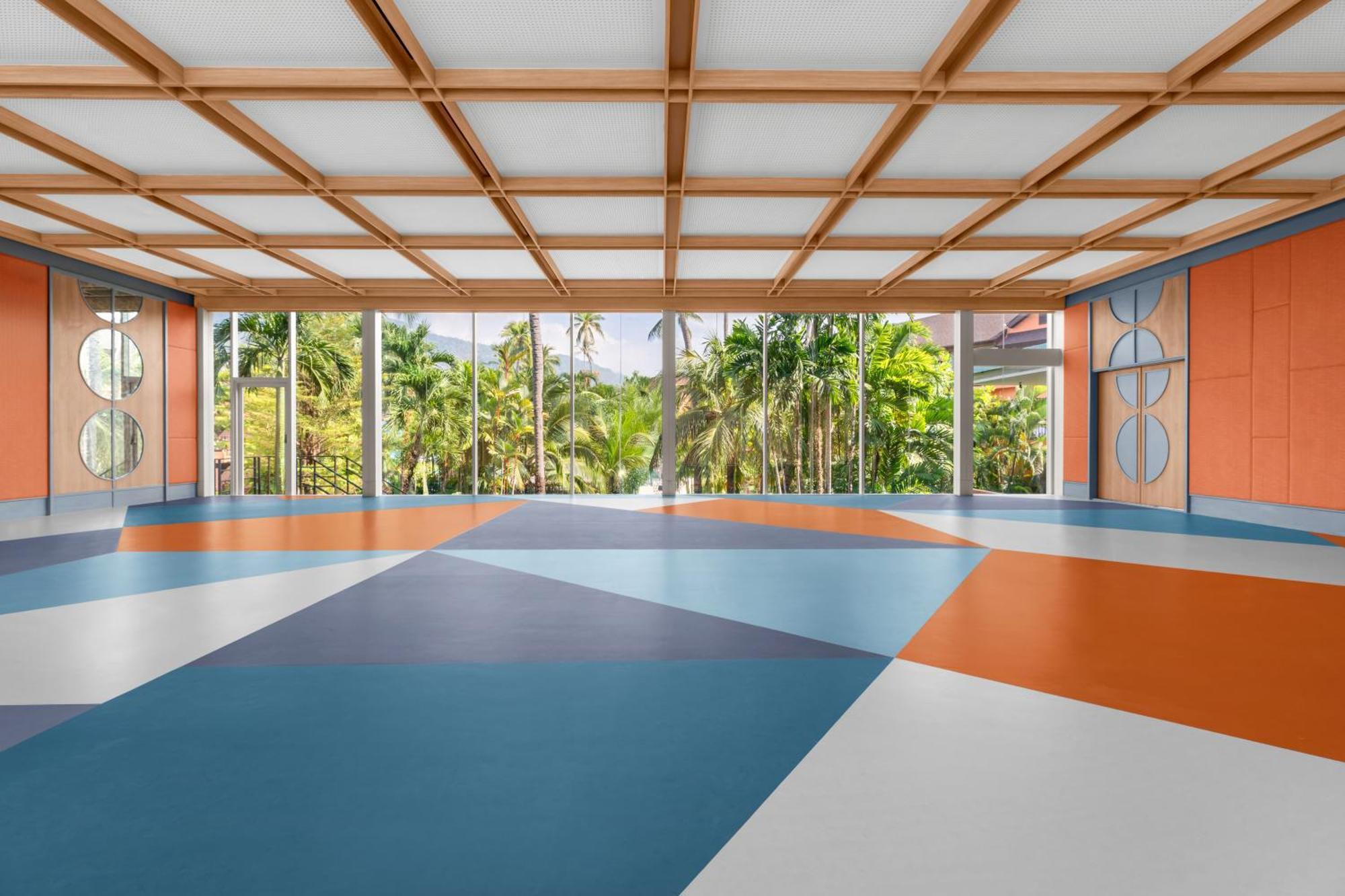 Courtyard By Marriott Phuket, Patong Beach Resort Exterior photo