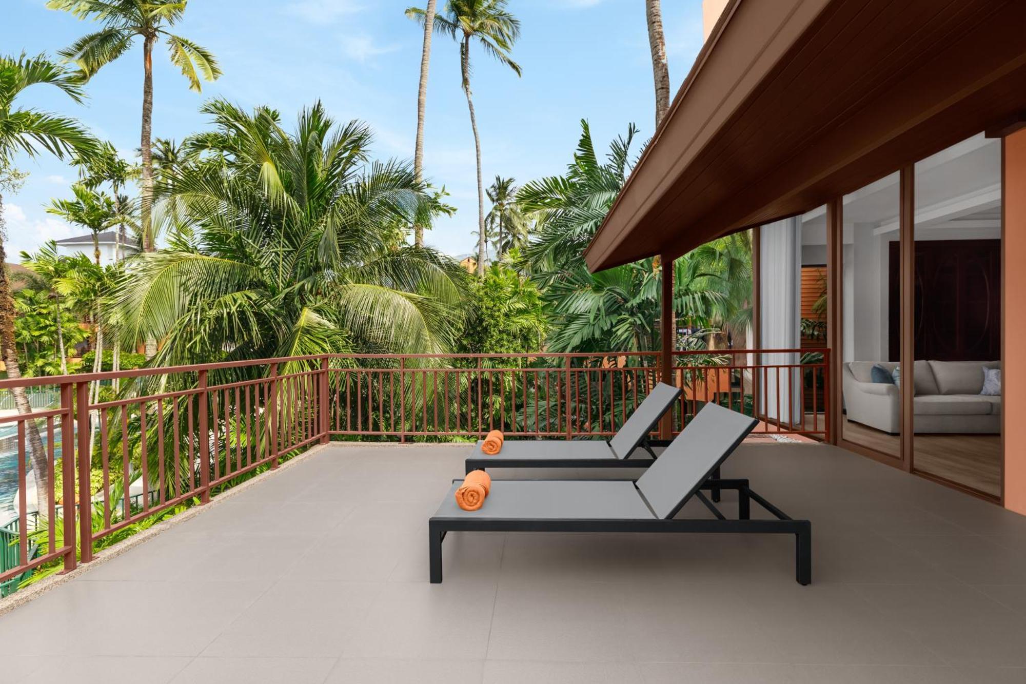 Courtyard By Marriott Phuket, Patong Beach Resort Exterior photo