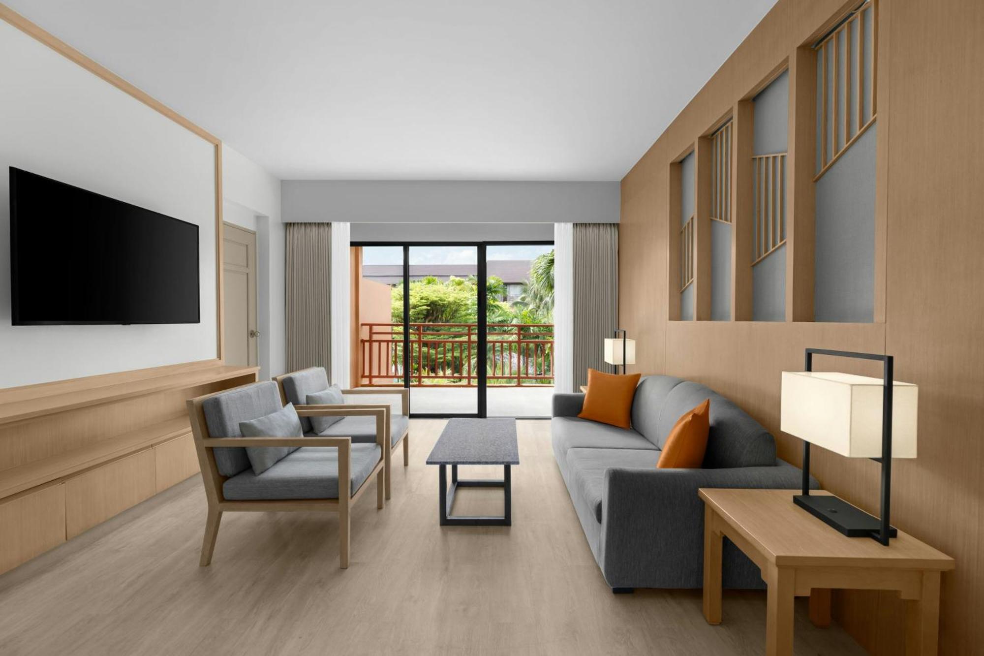 Courtyard By Marriott Phuket, Patong Beach Resort Exterior photo